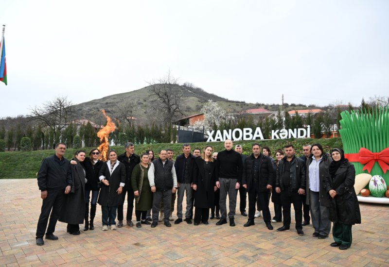 Искренняя беседа Президента Ильхама Алиева и Первой леди Мехрибан Алиевой с жителями села Ханоба (ФОТО)