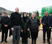 Президент Ильхам Алиев и Первая леди Мехрибан Алиева ознакомились с работами по восстановлению частных домов и инфраструктуры в селе Ханоба Ходжавендского района (ФОТО/ВИДЕО)