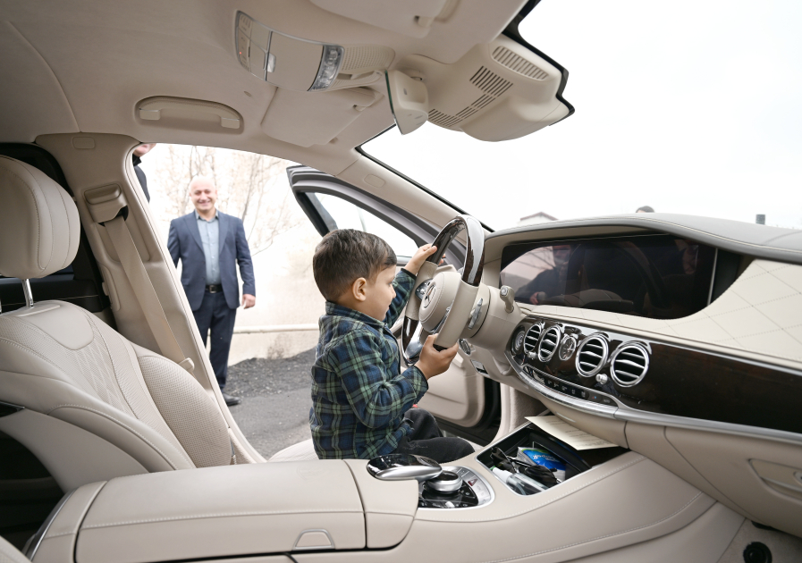 Президент Ильхам Алиев и Первая леди Мехрибан Алиева ознакомились с работами по восстановлению частных домов и инфраструктуры в селе Ханоба Ходжавендского района (ФОТО/ВИДЕО)