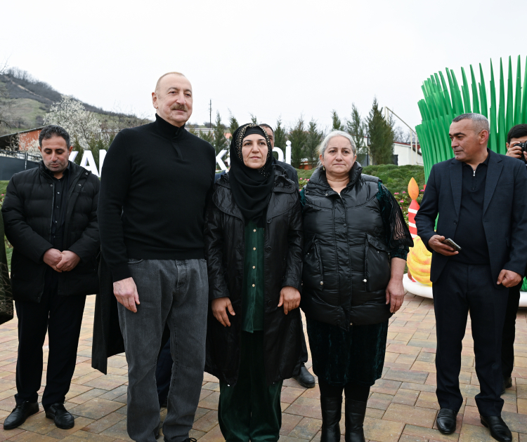 Президент Ильхам Алиев и Первая леди Мехрибан Алиева ознакомились с работами по восстановлению частных домов и инфраструктуры в селе Ханоба Ходжавендского района (ФОТО/ВИДЕО)