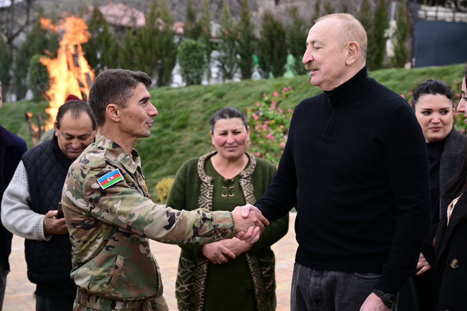 Президент Ильхам Алиев и Первая леди Мехрибан Алиева ознакомились с работами по восстановлению частных домов и инфраструктуры в селе Ханоба Ходжавендского района (ФОТО/ВИДЕО)