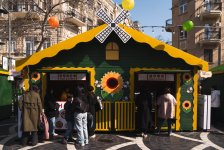 При организации Фонда Nargis проходит традиционная благотворительная ярмарка "Torpaq Əlimdə, Bahar Ürəyimdə" (ФОТО)