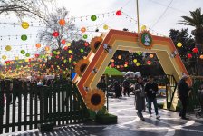 При организации Фонда Nargis проходит традиционная благотворительная ярмарка "Torpaq Əlimdə, Bahar Ürəyimdə" (ФОТО)