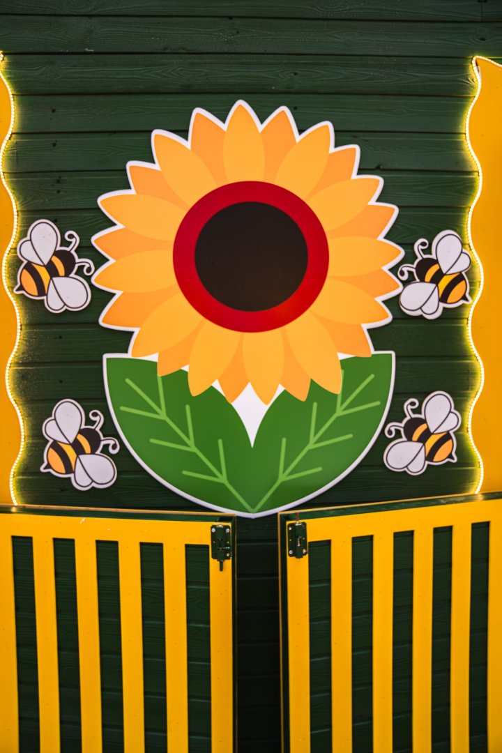 При организации Фонда Nargis проходит традиционная благотворительная ярмарка "Torpaq Əlimdə, Bahar Ürəyimdə" (ФОТО)