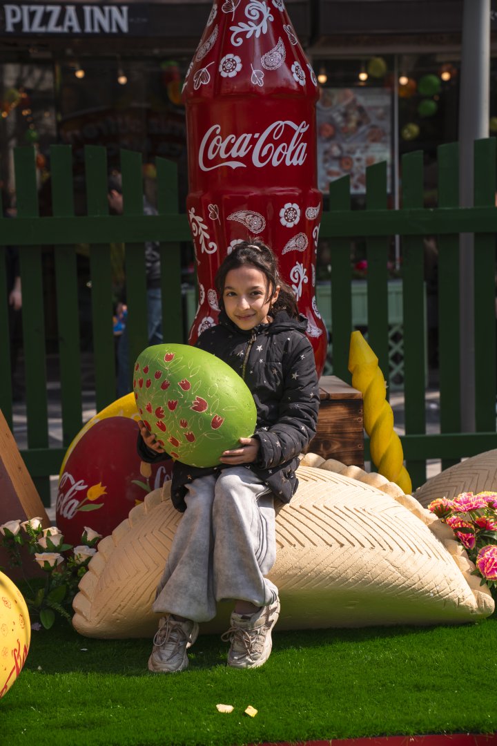 При организации Фонда Nargis проходит традиционная благотворительная ярмарка "Torpaq Əlimdə, Bahar Ürəyimdə" (ФОТО)