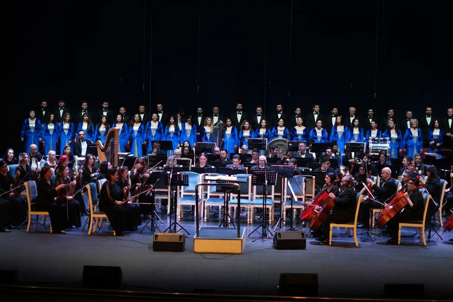 В Гяндже представлена масштабная культурная гастрольная программа (ФОТО)