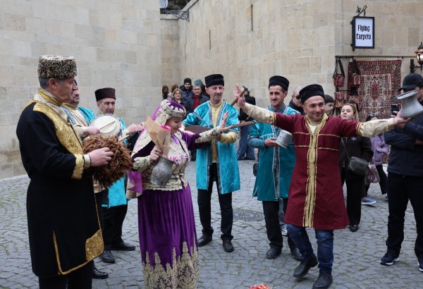 Старинная часть Баку - Ичеришехер в потрясающих красках сказочного Новруза (ФОТО)