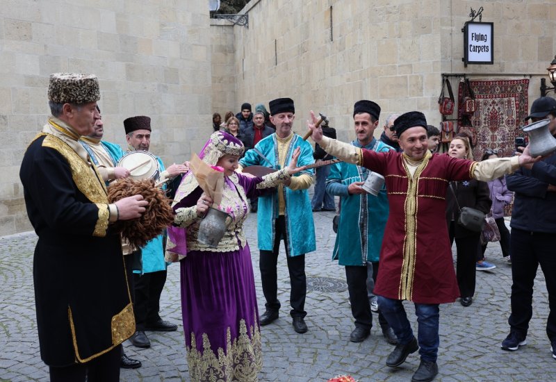 Старинная часть Баку - Ичеришехер в потрясающих красках сказочного Новруза (ФОТО)