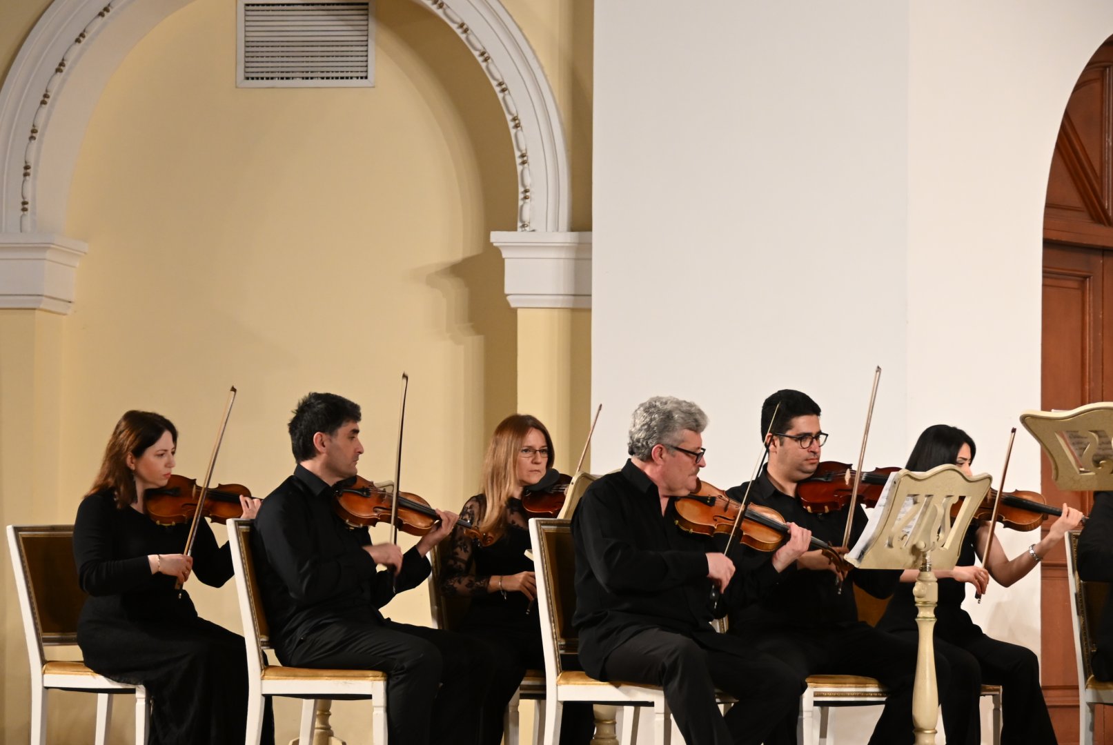 Классическое искусство в весеннем Баку (ФОТО)