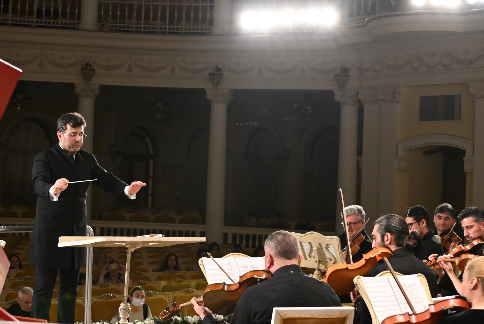 Классическое искусство в весеннем Баку (ФОТО)