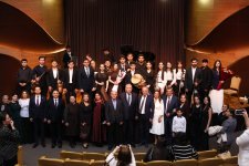 Особая любовь азербайджанской молодежи к народным музыкальным инструментам (ФОТО)