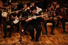 Особая любовь азербайджанской молодежи к народным музыкальным инструментам (ФОТО)