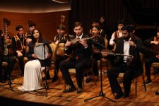 Особая любовь азербайджанской молодежи к народным музыкальным инструментам (ФОТО)