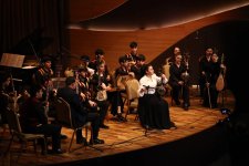 Особая любовь азербайджанской молодежи к народным музыкальным инструментам (ФОТО)