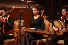 Особая любовь азербайджанской молодежи к народным музыкальным инструментам (ФОТО)