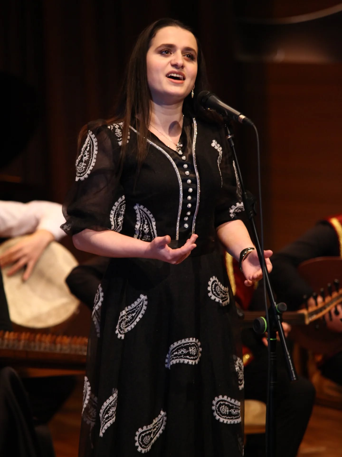 Особая любовь азербайджанской молодежи к народным музыкальным инструментам (ФОТО)