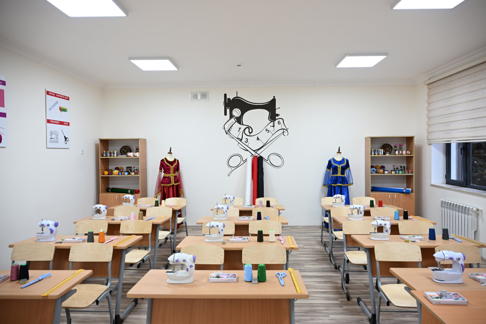 Президент Ильхам Алиев принял участие в открытии нового здания Шамахинского европейского лицея
(ФОТО)