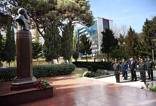 Руководство минобороны Азербайджана посетило военный госпиталь (ФОТО)