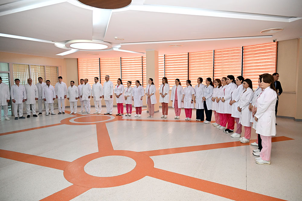 Руководство минобороны Азербайджана посетило военный госпиталь (ФОТО)