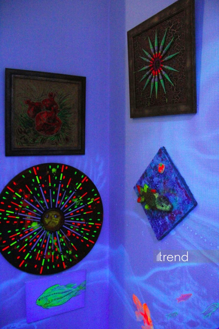 Единственный в мире Музей неонового искусства Farhouse в Баку отметил юбилей экспозицией "Экология моря" (ФОТО)