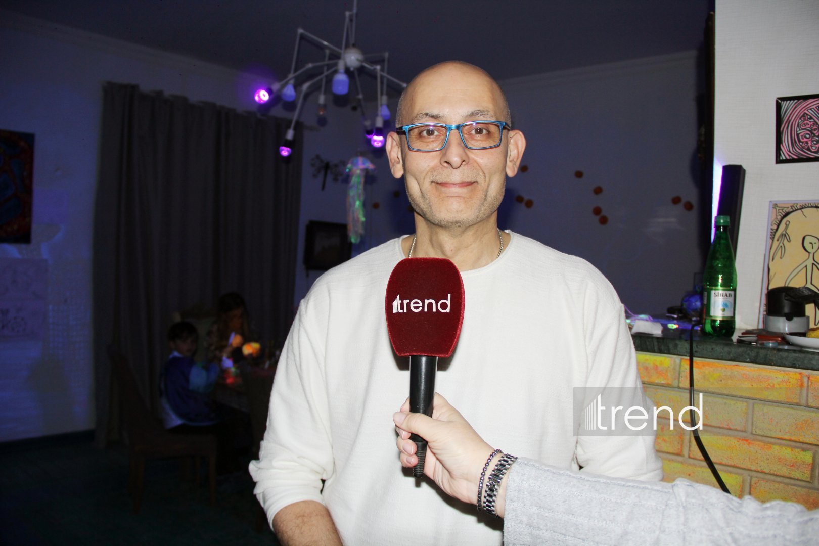 Единственный в мире Музей неонового искусства Farhouse в Баку отметил юбилей экспозицией "Экология моря" (ФОТО)