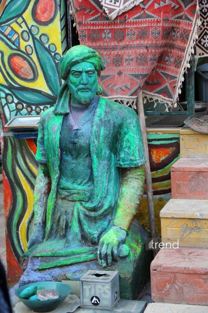 Единственный в мире Музей неонового искусства Farhouse в Баку отметил юбилей экспозицией "Экология моря" (ФОТО)