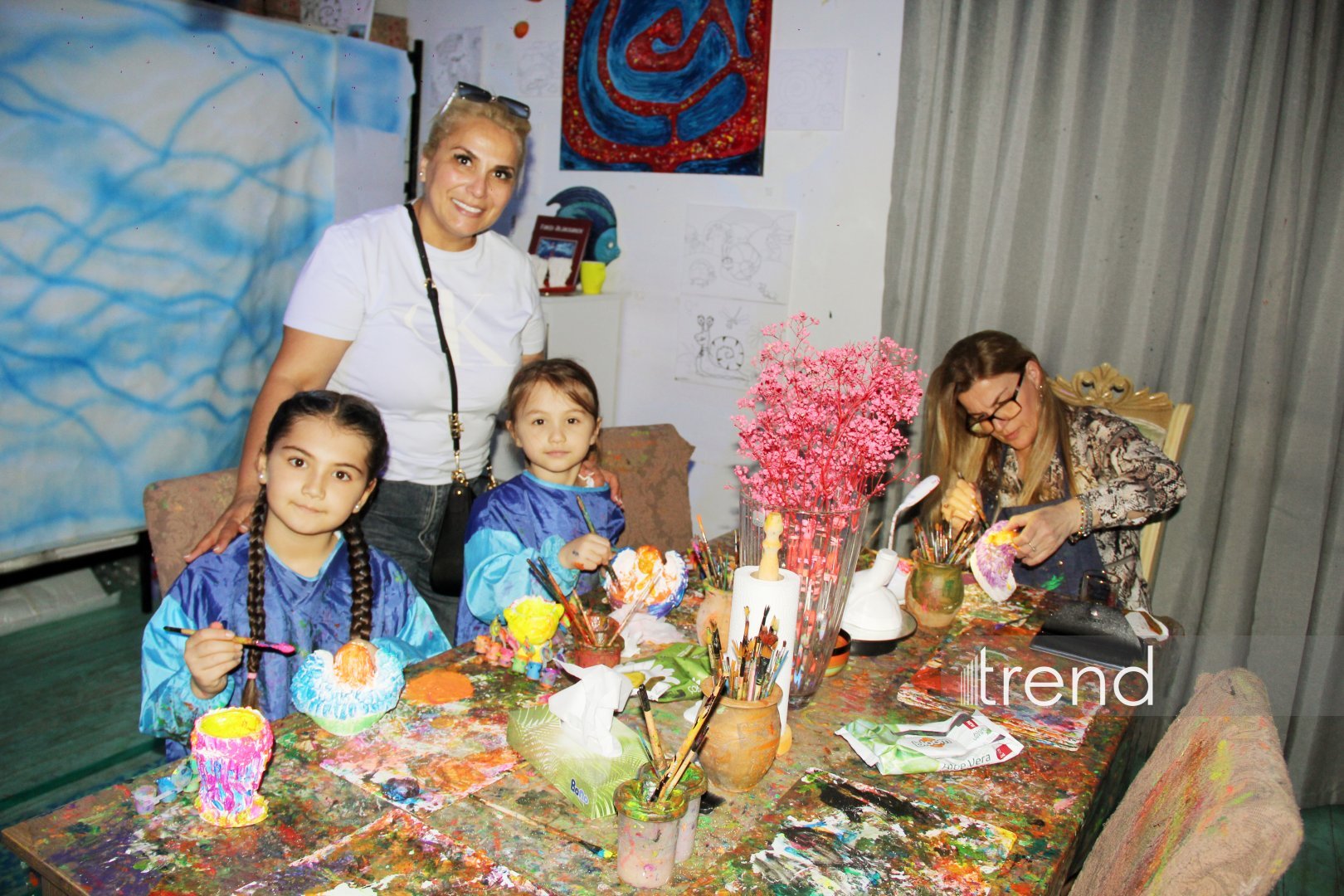 Единственный в мире Музей неонового искусства Farhouse в Баку отметил юбилей экспозицией "Экология моря" (ФОТО)