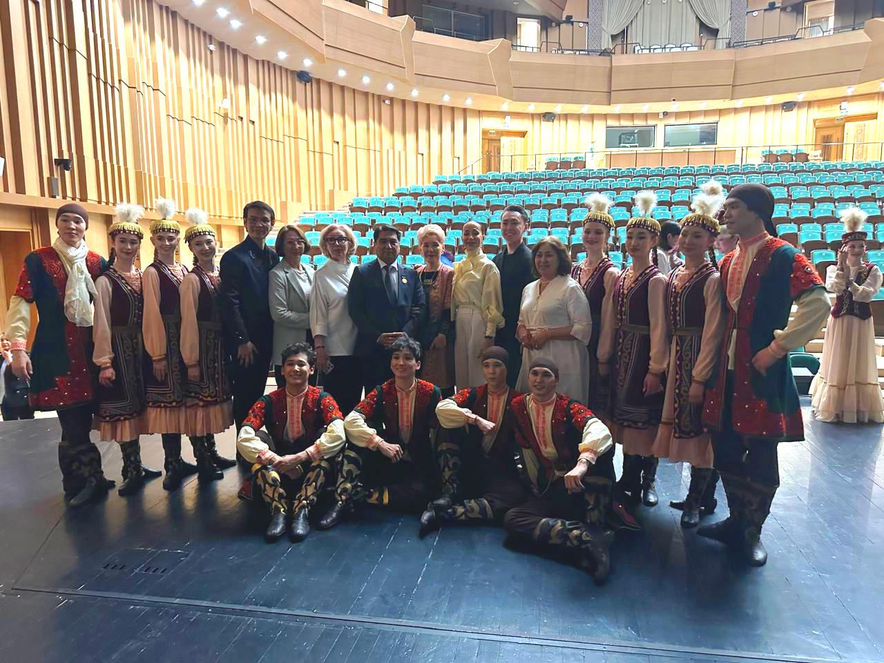 Коллектив Бакинской хореографической академии выступил на гала-концерте "ӨРЛЕУ. Эхо тюркских танцев" в Алматы (ВИДЕО, ФОТО)