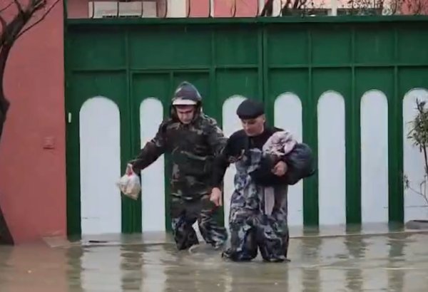 МЧС Азербайджана эвакуировало 84 человека из затопленных районов (ФОТО/ВИДЕО)