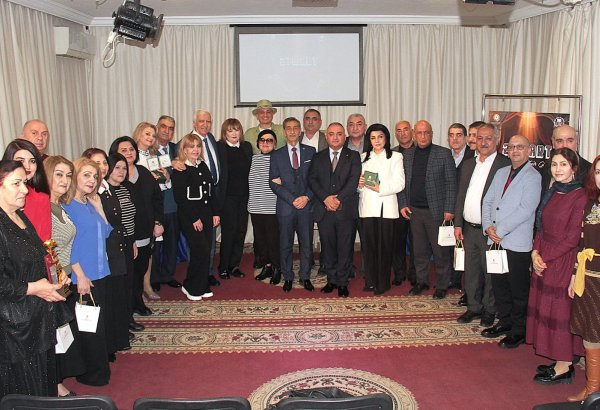 В Баку прошла церемония награждения, приуроченная к Международному дню театра (ФОТО)