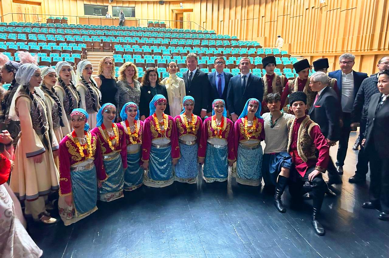 Коллектив Бакинской хореографической академии выступил на гала-концерте "ӨРЛЕУ. Эхо тюркских танцев" в Алматы (ВИДЕО, ФОТО)