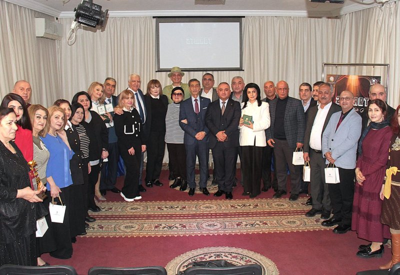 В Баку прошла церемония награждения, приуроченная к Международному дню театра (ФОТО)