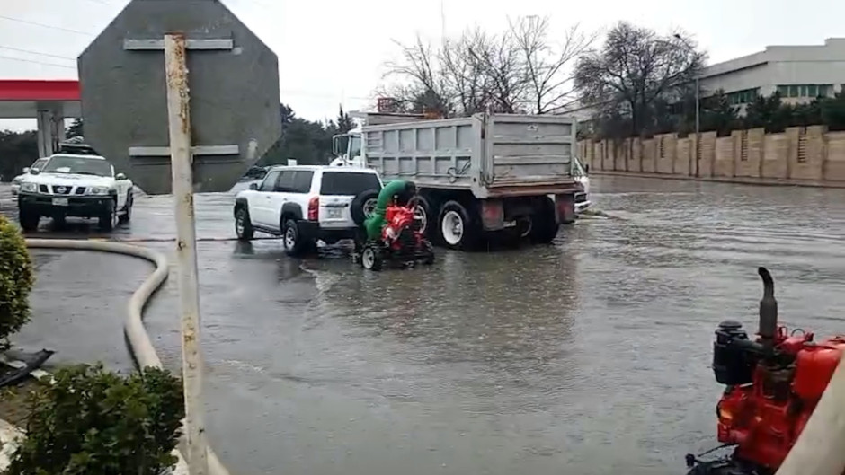 МЧС Азербайджана эвакуировало 84 человека из затопленных районов (ФОТО/ВИДЕО)