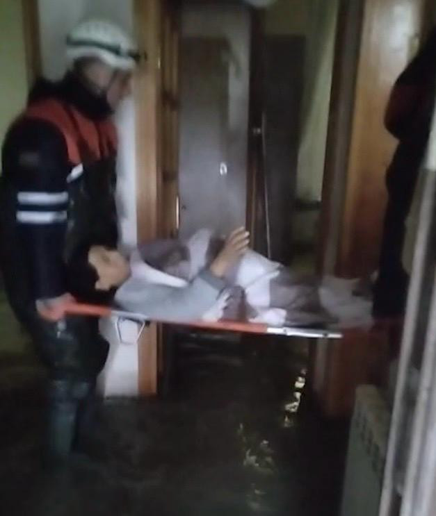 МЧС Азербайджана эвакуировало 84 человека из затопленных районов (ФОТО/ВИДЕО)