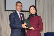 В Баку прошла церемония награждения, приуроченная к Международному дню театра (ФОТО)