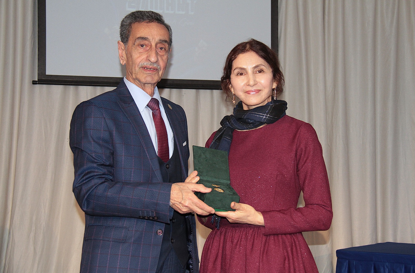 В Баку прошла церемония награждения, приуроченная к Международному дню театра (ФОТО)