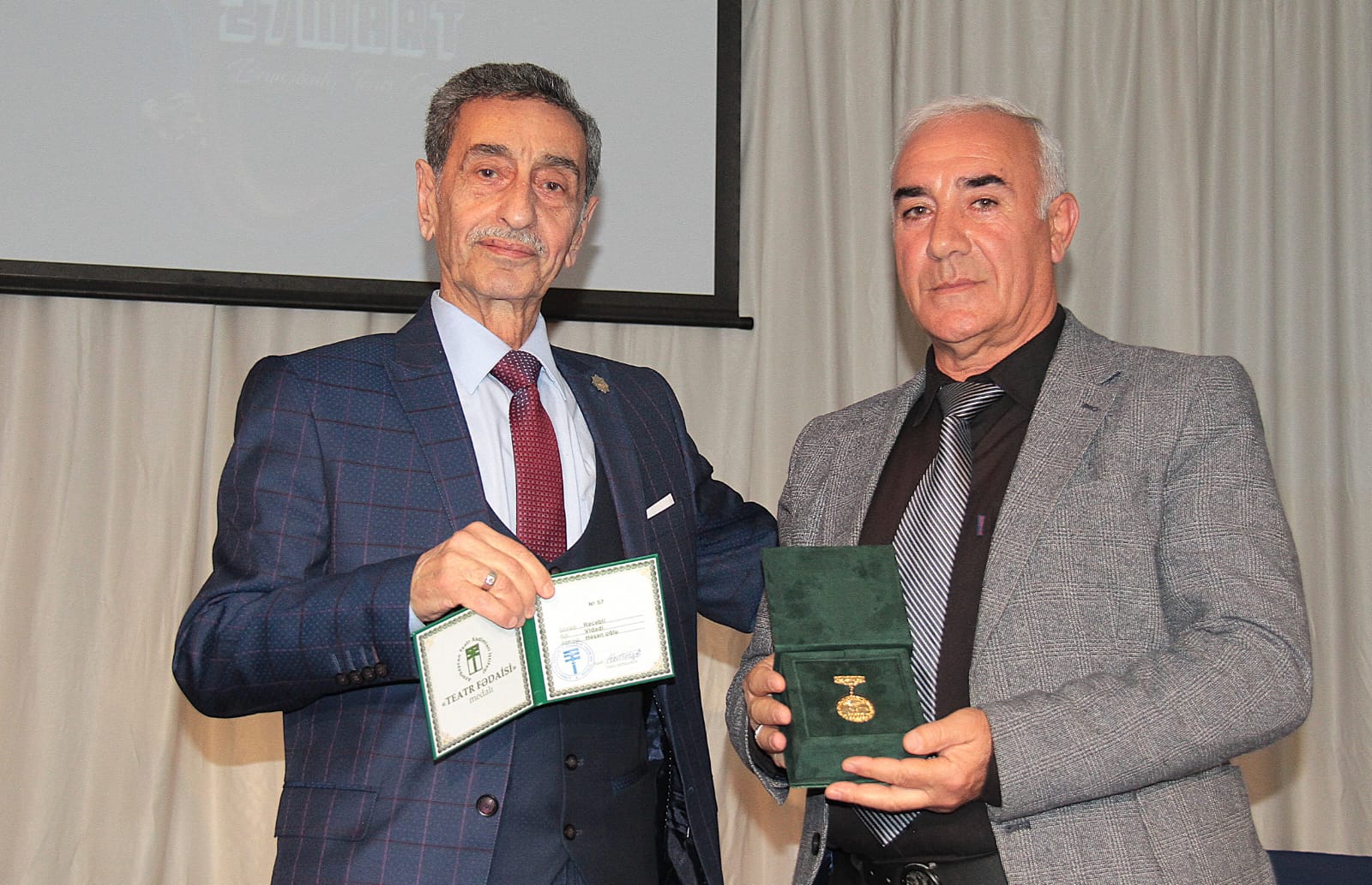 В Баку прошла церемония награждения, приуроченная к Международному дню театра (ФОТО)