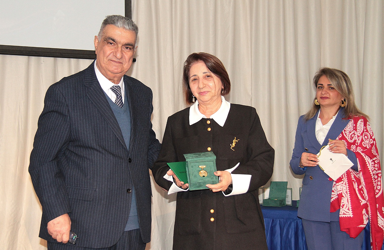 В Баку прошла церемония награждения, приуроченная к Международному дню театра (ФОТО)