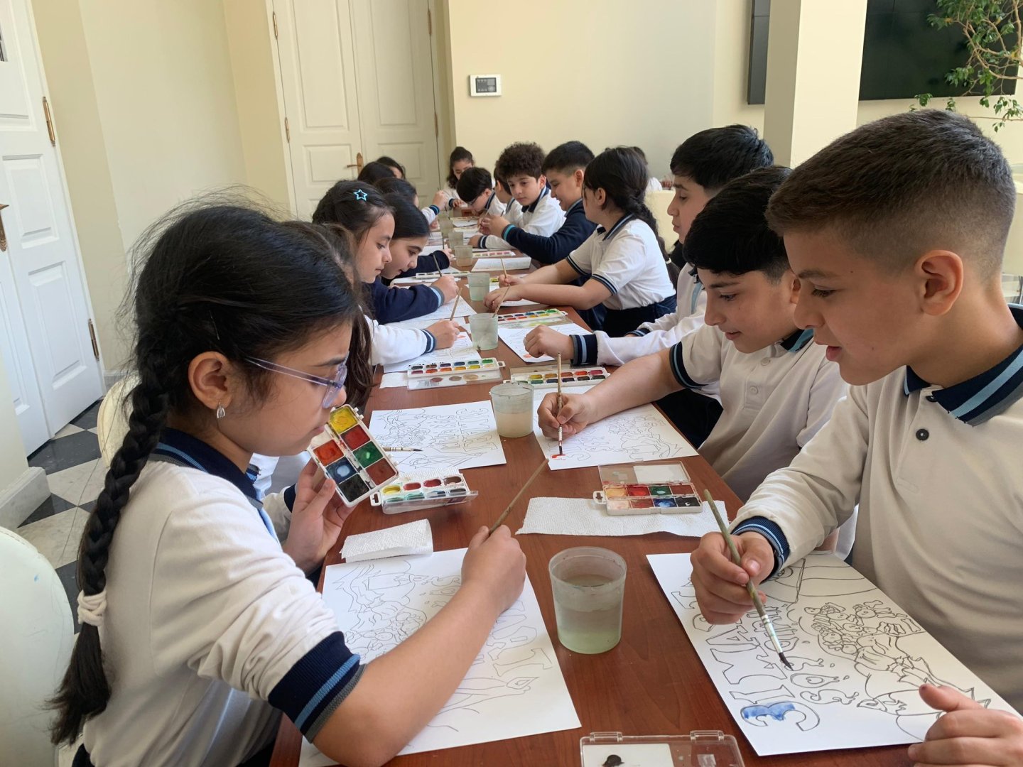 Цветок скорби - гвоздика: Почему детям важно помнить о 31 Марта (ФОТО)