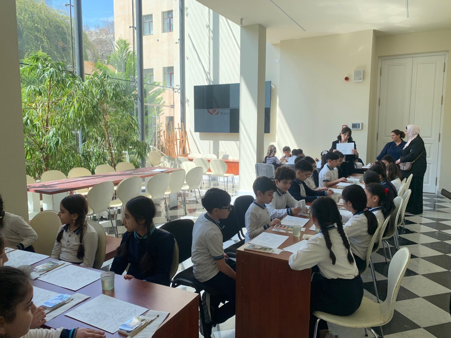 Цветок скорби - гвоздика: Почему детям важно помнить о 31 Марта (ФОТО)