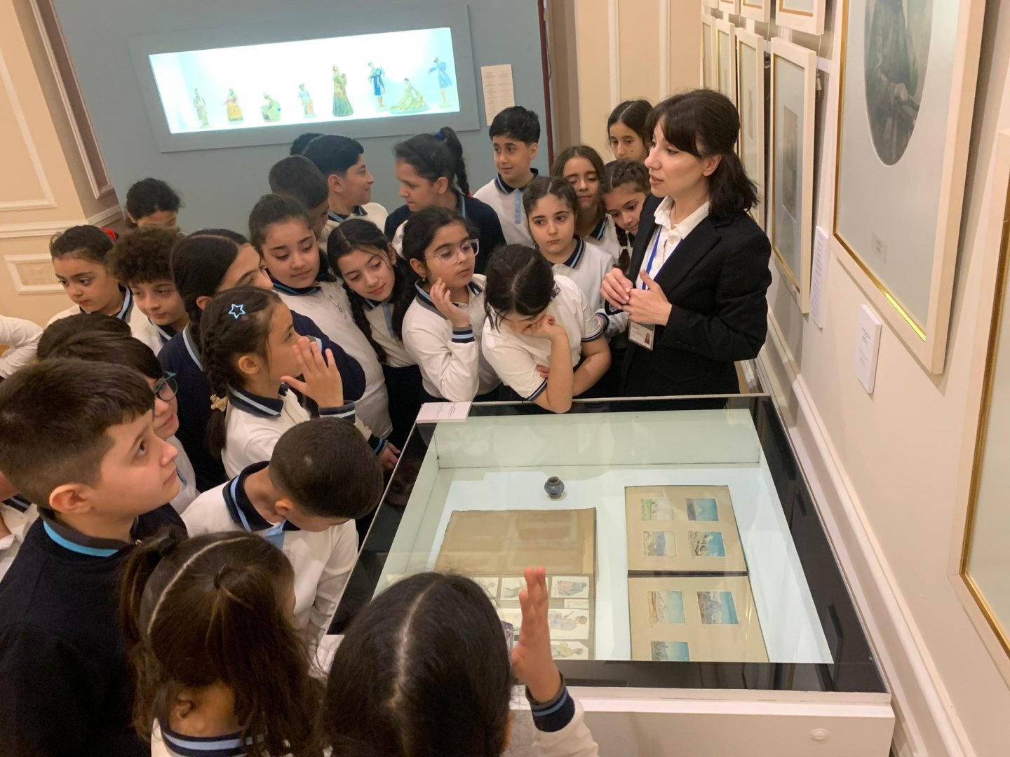 Цветок скорби - гвоздика: Почему детям важно помнить о 31 Марта (ФОТО)