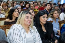 В Баку показали классику с тонким чувством юмора (ФОТО)