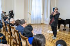 В Баку показали классику с тонким чувством юмора (ФОТО)