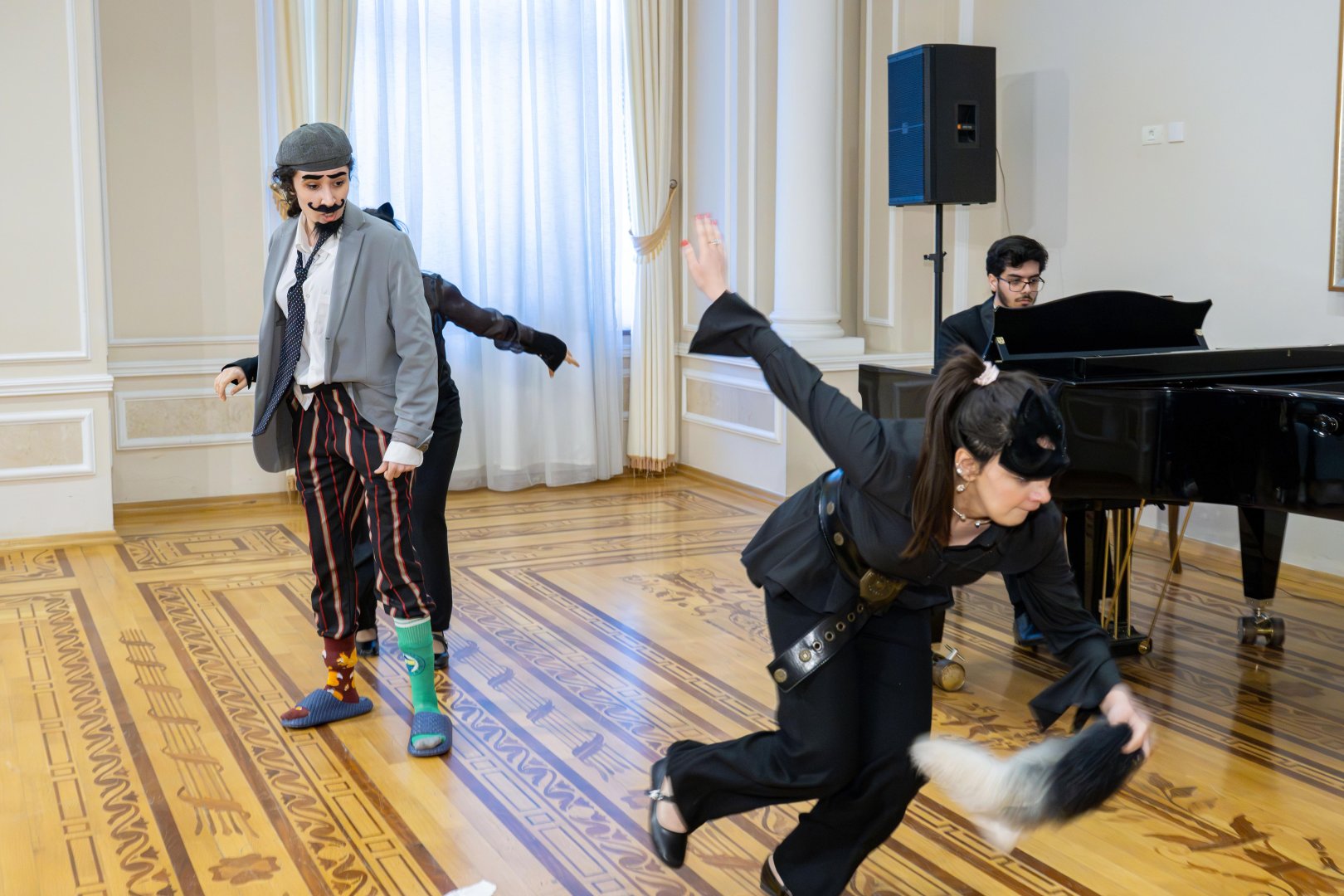 В Баку показали классику с тонким чувством юмора (ФОТО)