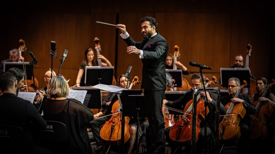 "Симфонические гравюры" Эльдара Мансурова с большим успехом представлены в Стамбуле (ФОТО)