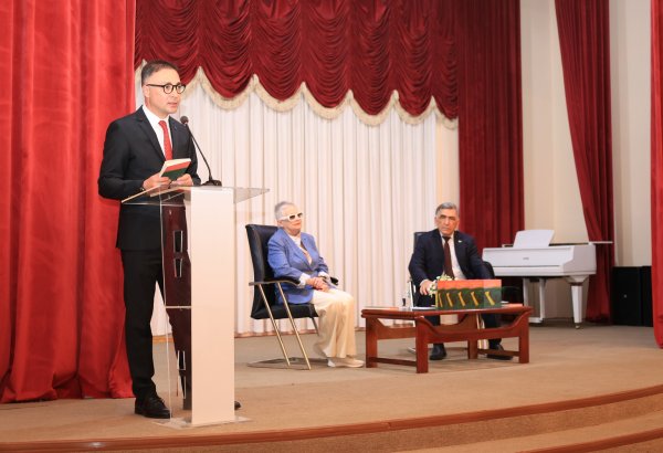 В Ташкенте презентована книга азербайджанского писателя Максуда Ибрагимбекова в сценическом формате (ФОТО)