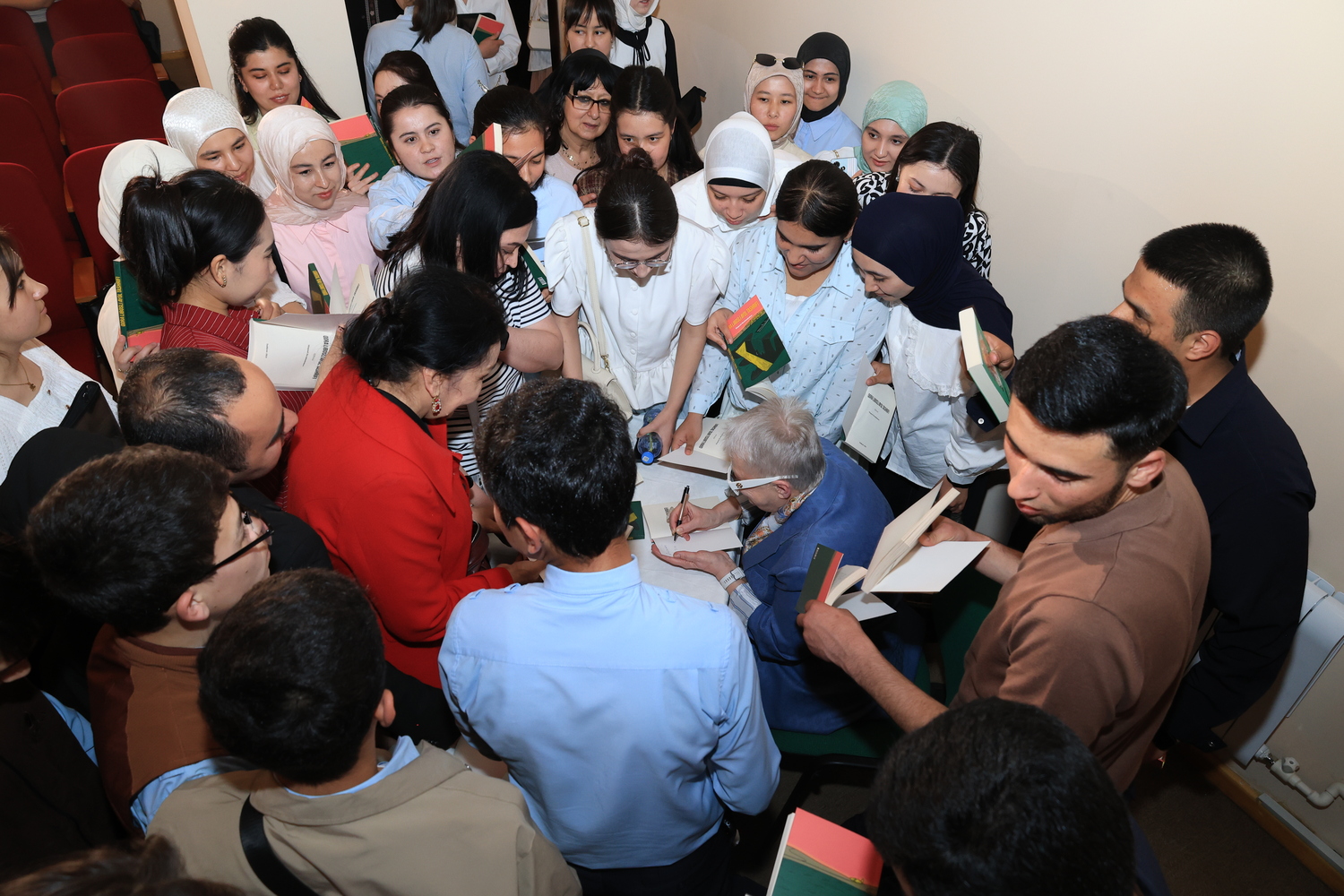 В Ташкенте презентована книга азербайджанского писателя Максуда Ибрагимбекова в сценическом формате (ФОТО)