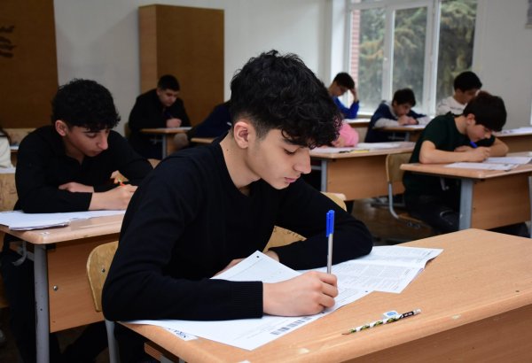 В Азербайджане прошли выпускные экзамены для учащихся IX классов (ФОТО)