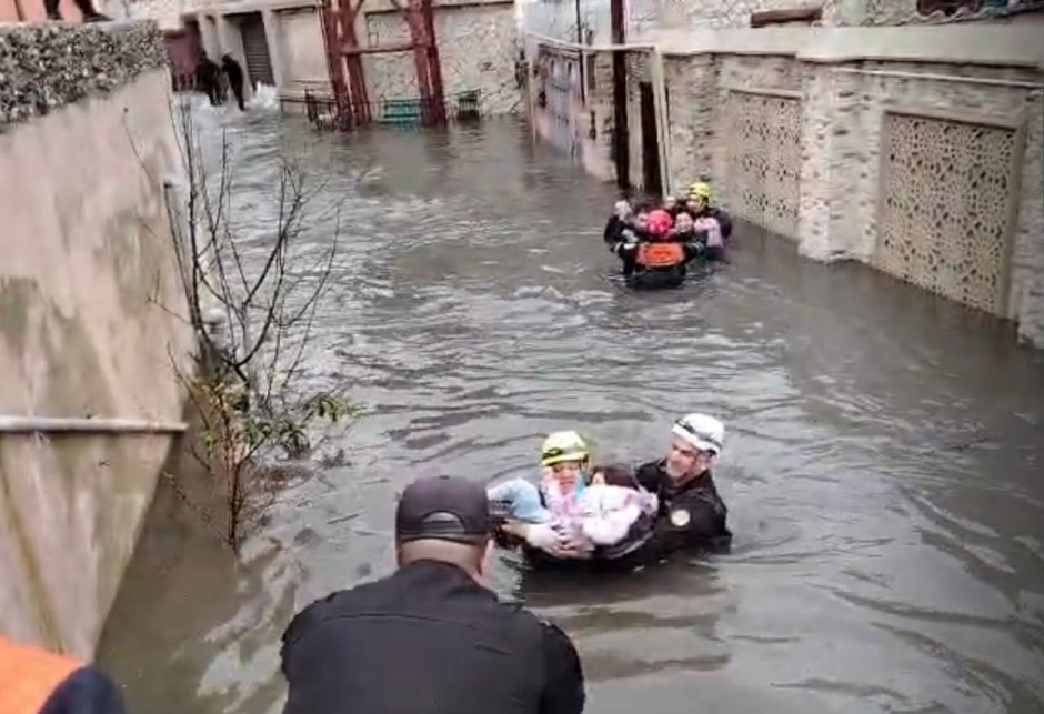 Из затопленных домов в поселке Кешля в Баку эвакуированы 37 человек - МЧС (ФОТО/ВИДЕО) (Обновлено)
