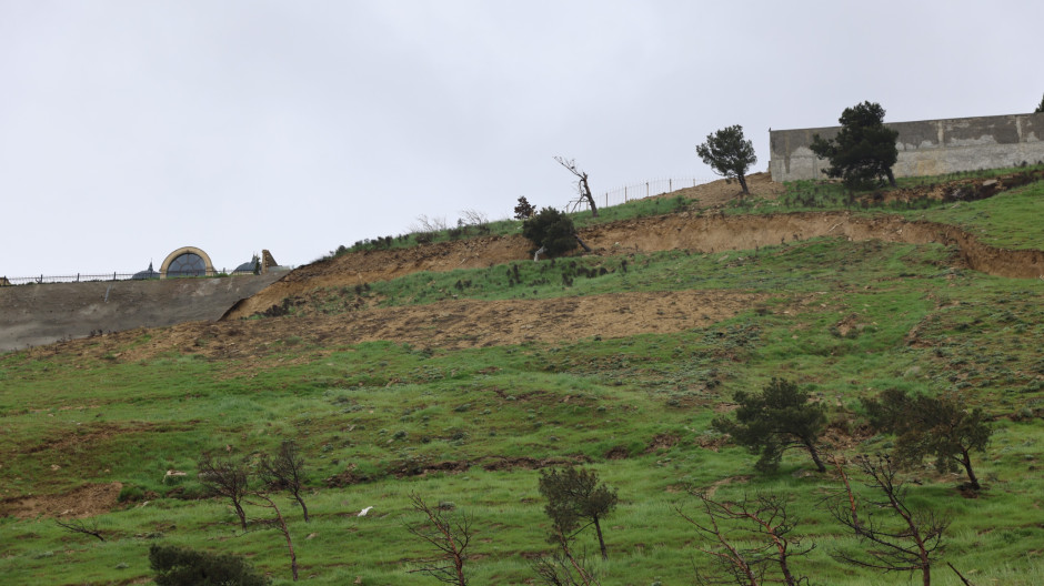 Кямаледдин Гейдаров ознакомился с ситуацией на участке оползня в Бадамдаре (ФОТО/ВИДЕО)